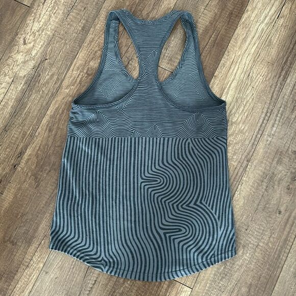 The Nike tee athletic cut dry fit camisole - Picture 2 of 4
